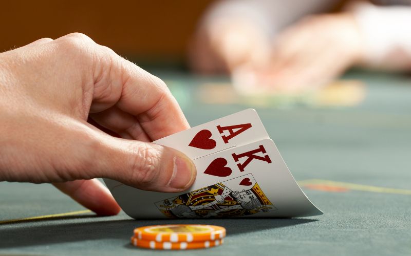 Lợi ích của việc dùng Bluff trong poker là gì
