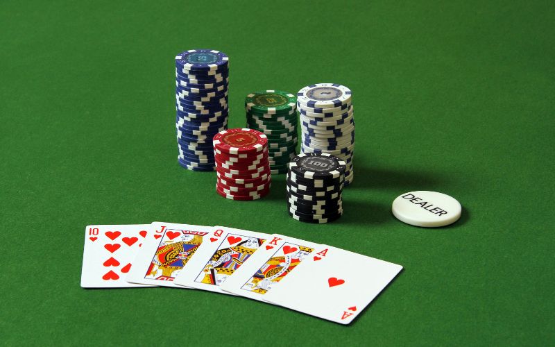 Tìm hiểu màu sắc và giá trị tương ứng của chips poker
