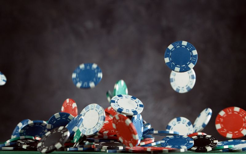 Các nhà cái trực tuyến thường cung cấp chips poker cho người chơi